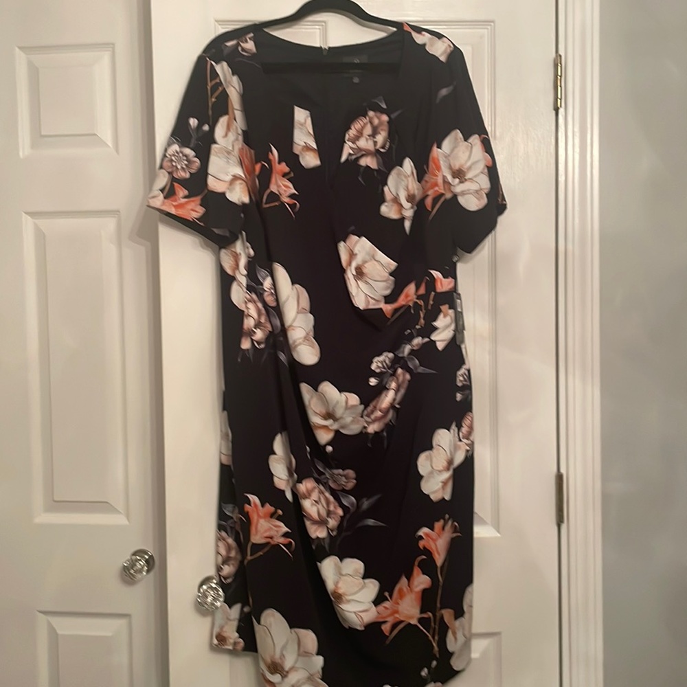 Adrianna Papell size 22w black muti color flower print with tags